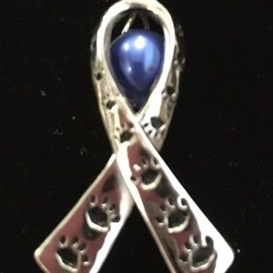 Awareness ribbon w/ pearl